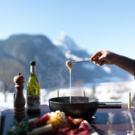 ホテル Huus Gstaad ザーネン エクステリア 写真