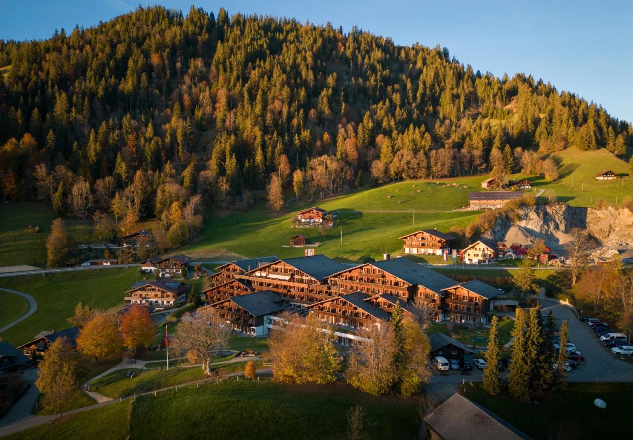 ホテル Huus Gstaad ザーネン エクステリア 写真