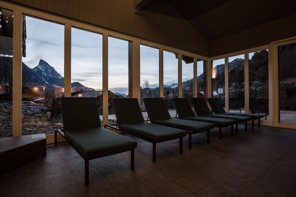 ホテル Huus Gstaad ザーネン エクステリア 写真