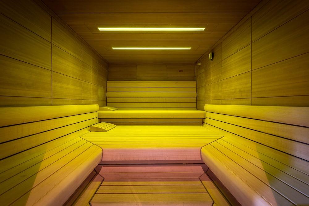 ホテル Huus Gstaad ザーネン エクステリア 写真