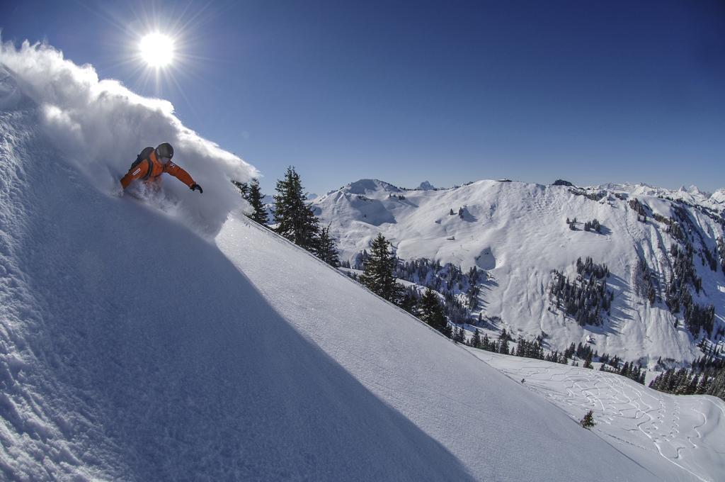 ホテル Huus Gstaad ザーネン エクステリア 写真