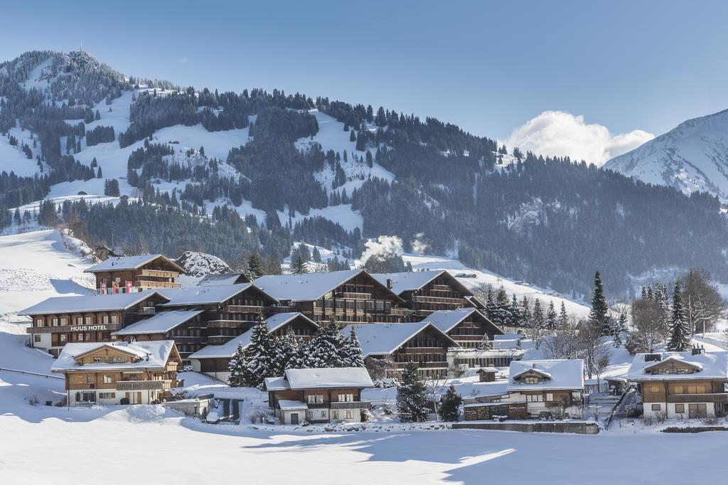 ホテル Huus Gstaad ザーネン エクステリア 写真