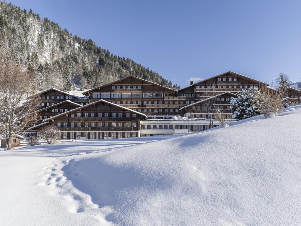 ホテル Huus Gstaad ザーネン エクステリア 写真