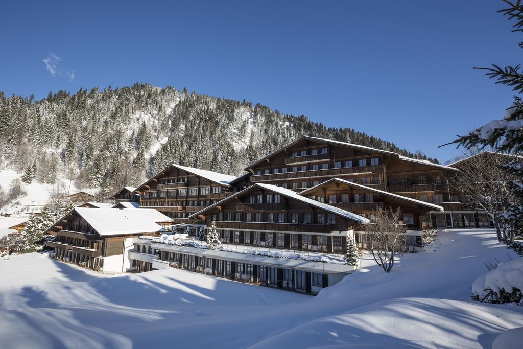 ホテル Huus Gstaad ザーネン エクステリア 写真