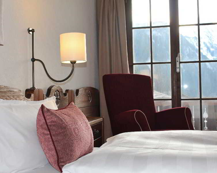 ホテル Huus Gstaad ザーネン エクステリア 写真