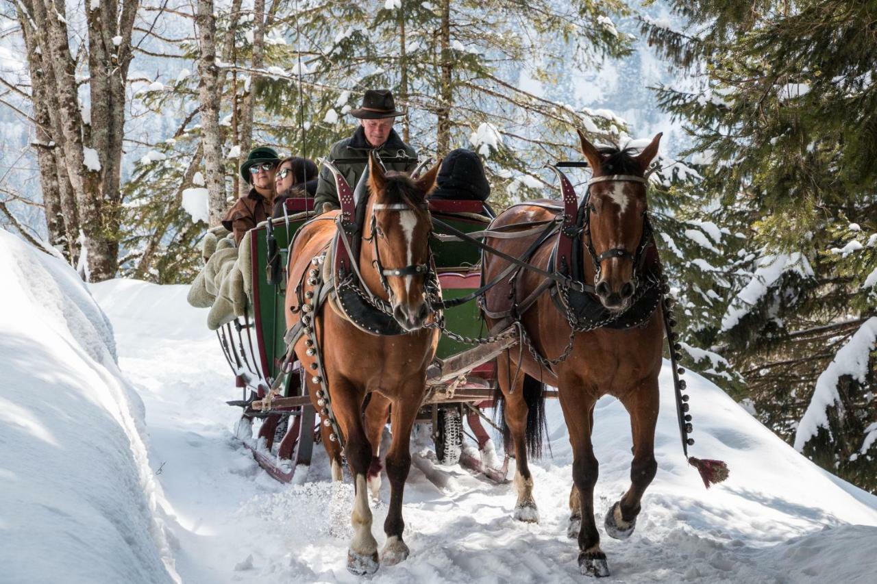 ホテル Huus Gstaad ザーネン エクステリア 写真